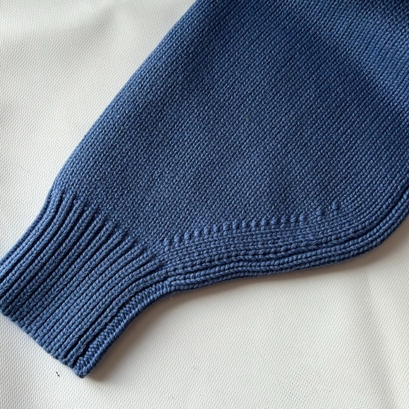 100% cashmere V-neck sweater